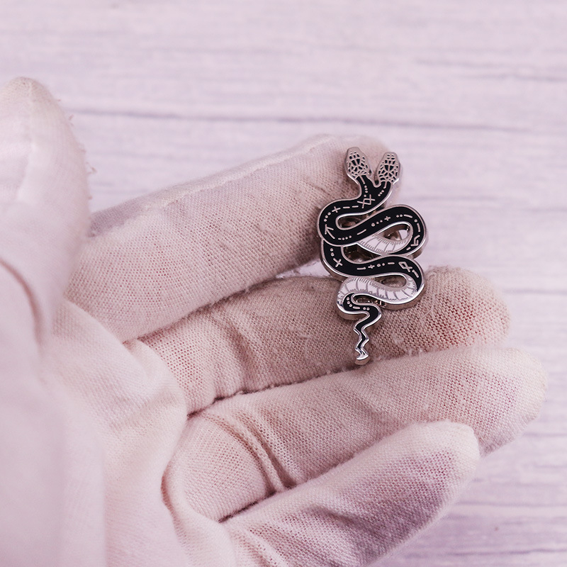 Dvigalvė gyvatės sagė, drabužių, skrybėlių segtukų, metalinių aksesuarų dovana