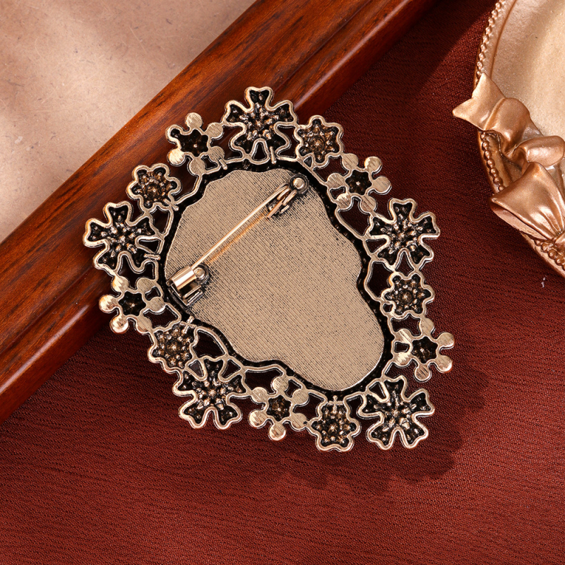 Europietiško ir amerikietiško viduramžių vintažinio dizaino Helovino kaukolės sagė, moteriška segtuko, aukštos klasės, nišinė, nauja korsažas