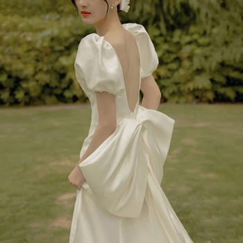Lagana francuska satenska vjenčanica za jesen 2025., novi stil, mladenka u šumskom stilu, super vilinska vjenčanica za fotografiranje na otvorenom, elegantna haljina s ribljim repom