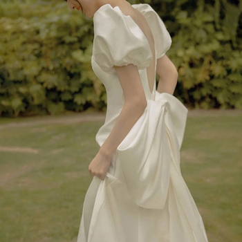 Lagana francuska satenska vjenčanica za jesen 2025., novi stil, mladenka u šumskom stilu, super vilinska vjenčanica za fotografiranje na otvorenom, elegantna haljina s ribljim repom