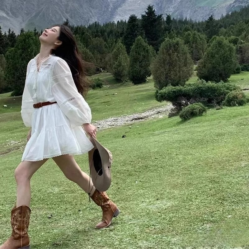 Siuvinėti vakarietiški kaubojiški moteriški batai, 2025 m. Nauji etninio stiliaus riterių batai, retro stiliaus ilgi batai, rudi universalūs Martino batai