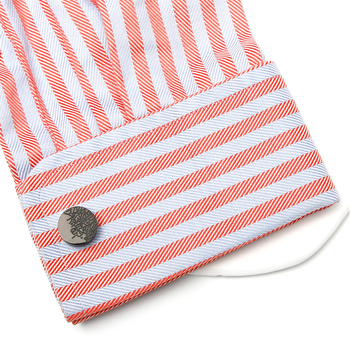 Nerūdijančio plieno gatavi papuošalai, prieinami tarpvalstybiniu mastu, prabangūs paprasto rašto apvalūs juodi vyriški marškinių sąsagos, 1 pora, tiesioginis pristatymas