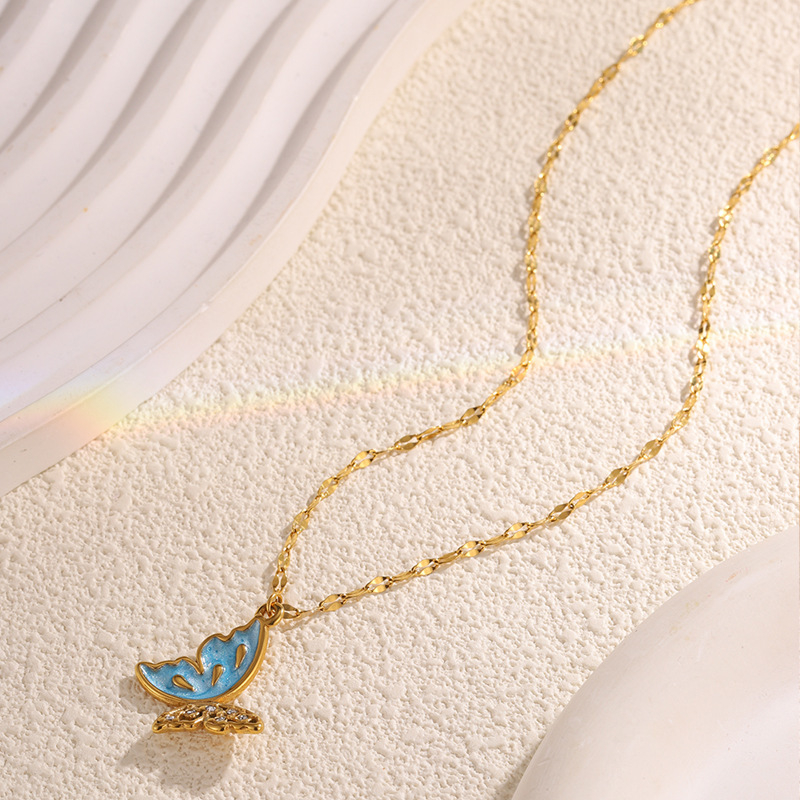 Tarpvalstybinio europietiško ir amerikietiško stiliaus mažas šviežio aliejaus lašančio drugelio titano plieno karoliai, lengvi, prabangūs, nišiniai, laisvo jausmo nerūdijančio plieno karoliai moterims