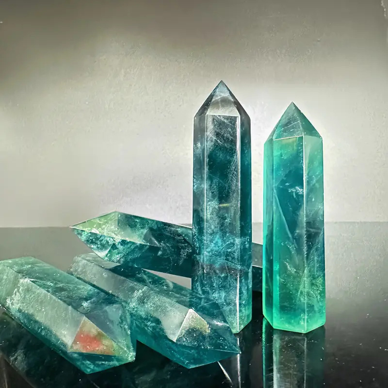 Rytų Kinijos jūros natūralus ežeras, mėlynas fluoritas, krištolinė kolona, žalias fluoritas, vienpusė šešiakampė prizmė, neapdorotas akmuo, poliruotas energijos akmuo, namų dekoravimas