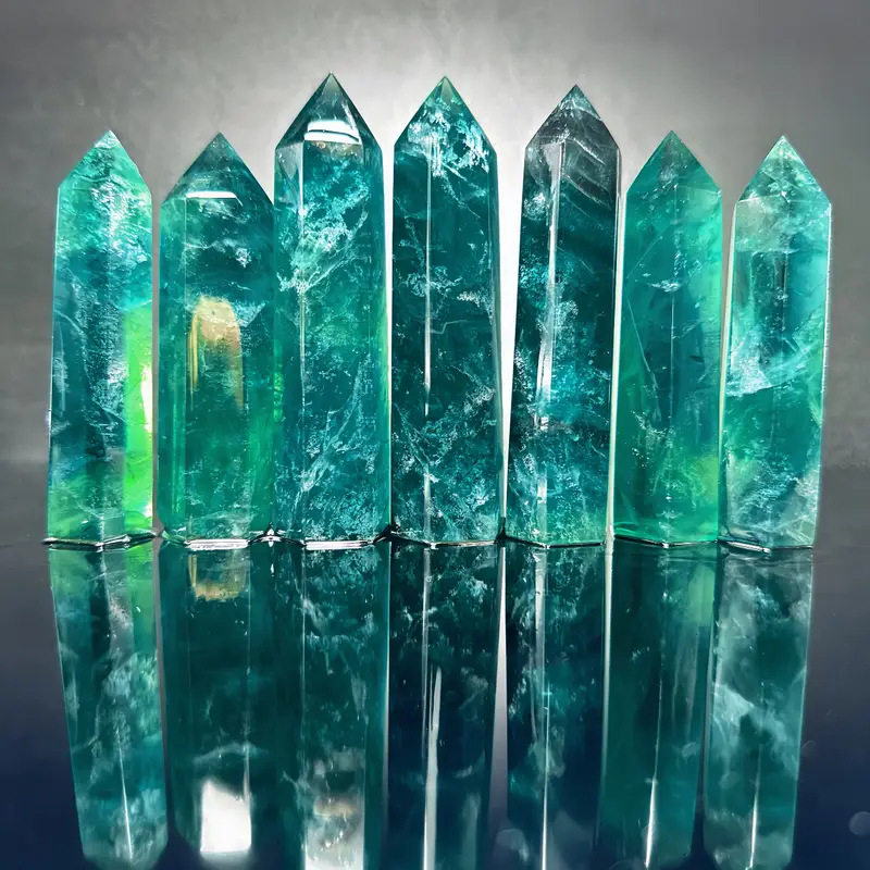 Rytų Kinijos jūros natūralus ežeras, mėlynas fluoritas, krištolinė kolona, žalias fluoritas, vienpusė šešiakampė prizmė, neapdorotas akmuo, poliruotas energijos akmuo, namų dekoravimas