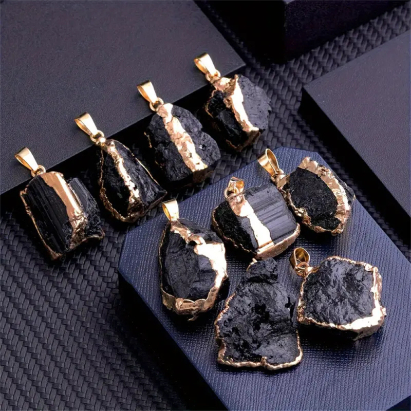 Náhrdelník s príveskom z prírodného čierneho turmalínu s originálnym kameňom a pozláteným okrajom s čiernym koženým remienkom, cezhraničný horúci výpredaj, rovné vlasy z továrne