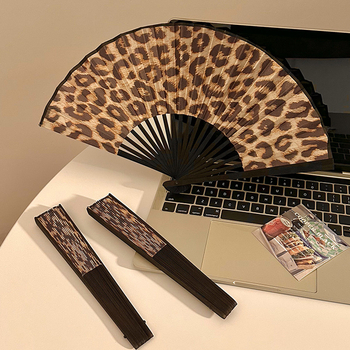 Καλοκαιρινή πτυσσόμενη βεντάλια χορού από μπαμπού, φορητή βεντάλια Cheongsam, πτυσσόμενη βεντάλια μπαμπού, φούστα Mamian, Hanfu με λεοπάρ εκτύπωση, φορητή