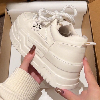 Įžymybių stiliaus platforminiai storapadžiai laisvalaikio balti bateliai moterims 2025 m. pavasariui Nauji universalūs ūgį didinantys sportbačiai moterims