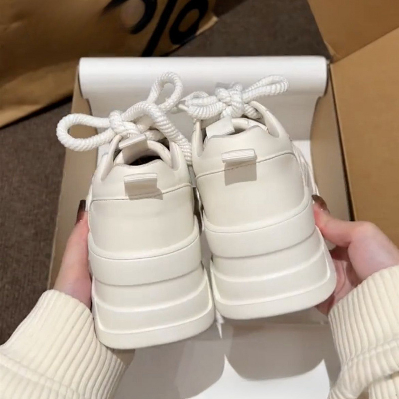 Įžymybių stiliaus platforminiai storapadžiai laisvalaikio balti bateliai moterims 2025 m. pavasariui Nauji universalūs ūgį didinantys sportbačiai moterims