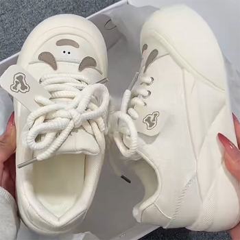 2025 m. pavasario ir vasaros nauji, stilingi laisvalaikio sportbačiai moterims, minkšti padai su sijonais, maži balti bateliai, universalūs, stilingi bateliai