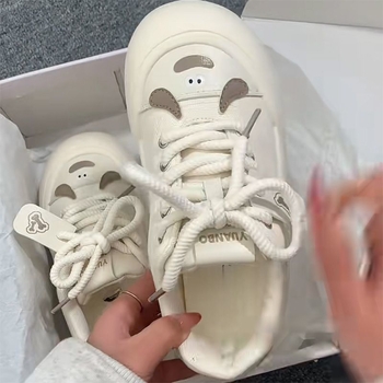 Νέα, κομψά, casual αθλητικά παπούτσια για γυναίκες, άνοιξη και καλοκαίρι 2025, με απαλές σόλες και φούστες, μικρά, λευκά παπούτσια, ευέλικτα, κομψά παπούτσια.