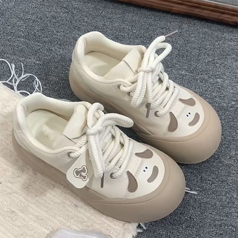 2025 m. pavasario ir vasaros nauji, stilingi laisvalaikio sportbačiai moterims, minkšti padai su sijonais, maži balti bateliai, universalūs, stilingi bateliai