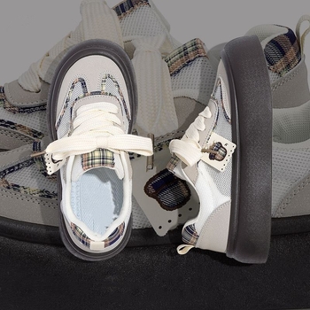 Παπούτσια για μπαμπάδες με χοντρή σόλα για αύξηση ύψους για γυναίκες, άνοιξη και καλοκαίρι 2025, νέα, αναπνεύσιμα γυναικεία παπούτσια από δαντέλα και πλέγμα, μικρά, casual αθλητικά παπούτσια