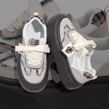 Παπούτσια για μπαμπάδες με χοντρή σόλα για αύξηση ύψους για γυναίκες, άνοιξη και καλοκαίρι 2025, νέα, αναπνεύσιμα γυναικεία παπούτσια από δαντέλα και πλέγμα, μικρά, casual αθλητικά παπούτσια