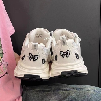 Νέα αθλητικά παπούτσια casual για την άνοιξη του 2025, αναπνεύσιμα γυναικεία παπούτσια από καουτσούκ, άνοιξη του 2025, με δαντέλα και χαμηλό προφίλ.