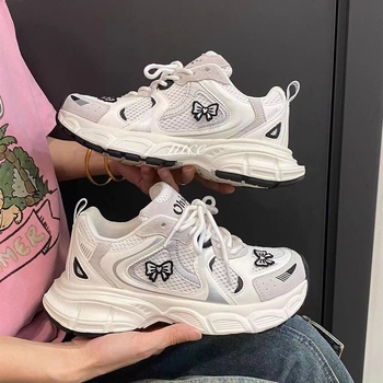 Νέα αθλητικά παπούτσια casual για την άνοιξη του 2025, αναπνεύσιμα γυναικεία παπούτσια από καουτσούκ, άνοιξη του 2025, με δαντέλα και χαμηλό προφίλ.