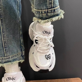 Νέα αθλητικά παπούτσια casual για την άνοιξη του 2025, αναπνεύσιμα γυναικεία παπούτσια από καουτσούκ, άνοιξη του 2025, με δαντέλα και χαμηλό προφίλ.