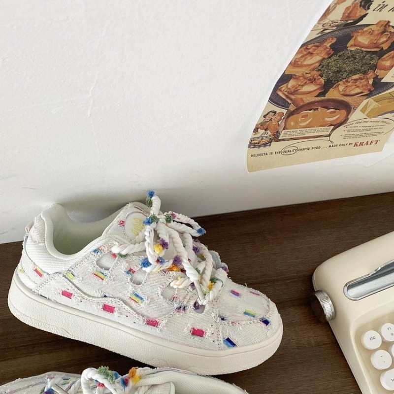 2024 m. rudens guminiai sportbačiai žemu viršutiniu sluoksniu (viršutinis aukštis mažesnis nei 10 cm) su raišteliais moterims