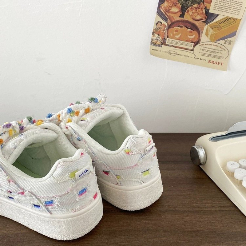 2024 m. rudens guminiai sportbačiai žemu viršutiniu sluoksniu (viršutinis aukštis mažesnis nei 10 cm) su raišteliais moterims