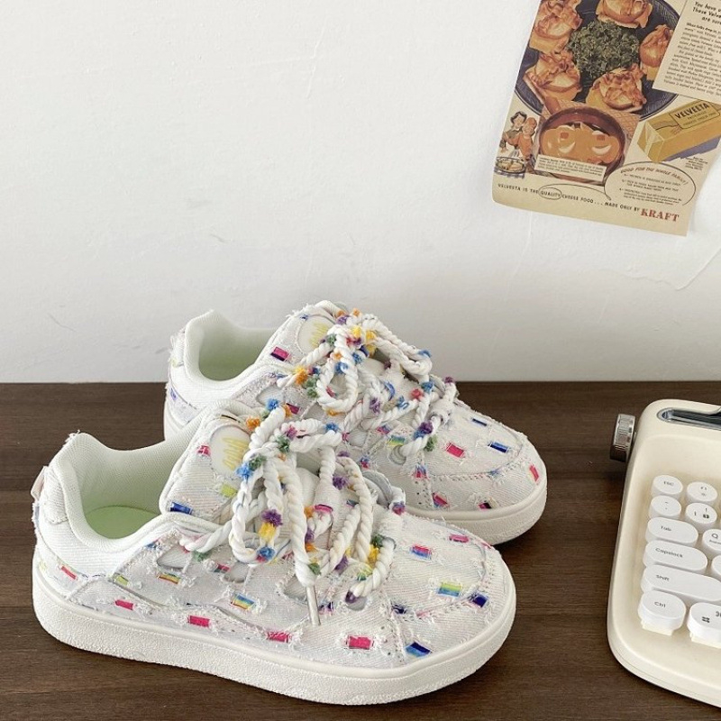 2024 m. rudens guminiai sportbačiai žemu viršutiniu sluoksniu (viršutinis aukštis mažesnis nei 10 cm) su raišteliais moterims