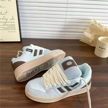 „Xiaozhong“ originalūs storapadžiai ežero mėlynos spalvos duonos batai, 2025 m. nauji pavasario visų rungtynių studentų lengvi laisvalaikio riedlenčių batai moterims