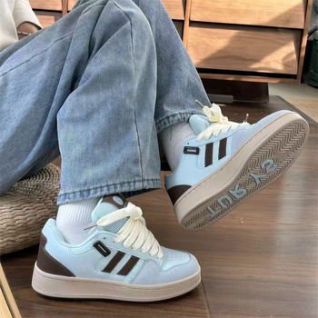 Xiaozhong Original Lake Blue Bread Shoes με χοντρή σόλα 2025 Νέα ανοιξιάτικα, ελαφριά, casual παπούτσια skate για γυναίκες, για όλες τις ηλικίες.