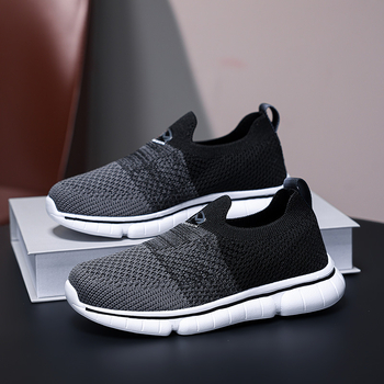 Vaikiški batai berniukams, balti batai, odiniai makaronai, vidutiniai ir dideli vaikų berniukų pradinių klasių mokinių sportbačiai, tinklinio paviršiaus mergaitėms, balti sportbačiai