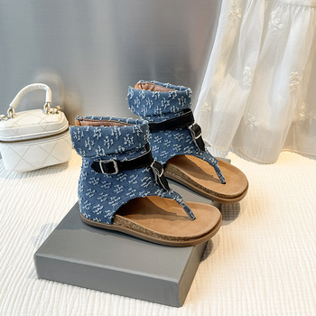 Džinsa jostas sprādzes augstas stringveida sandales sievietēm Eiropas un Amerikas ārējās tirdzniecības stringveida plakanas romiešu sandales sievietēm