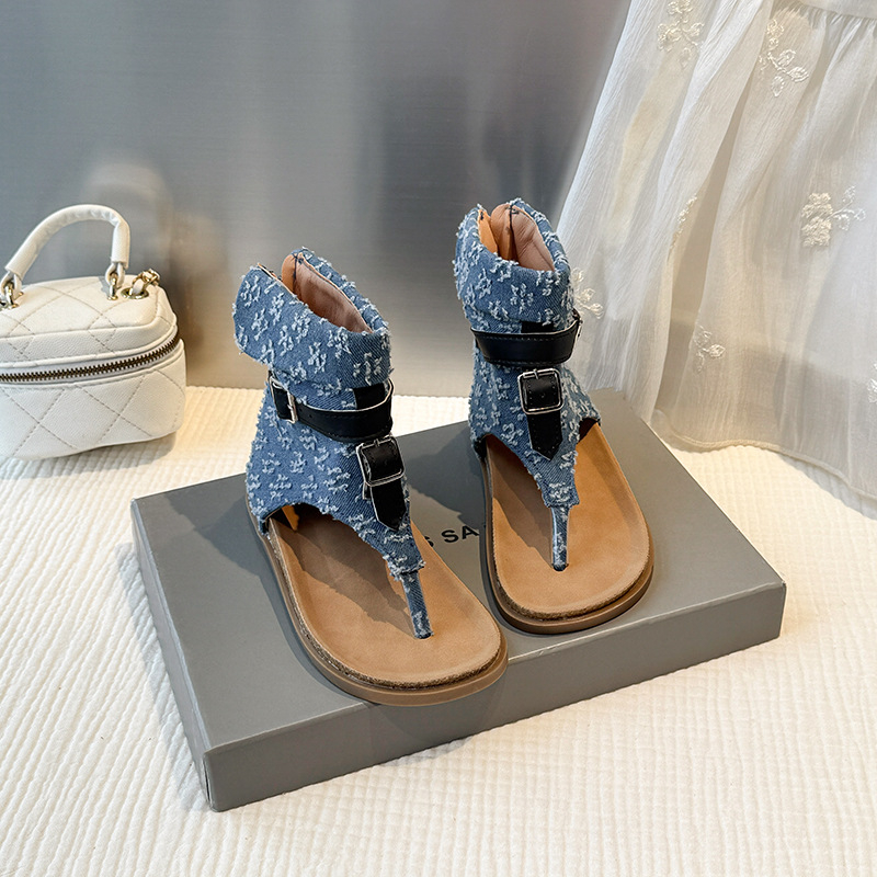 Džinsa jostas sprādzes augstas stringveida sandales sievietēm Eiropas un Amerikas ārējās tirdzniecības stringveida plakanas romiešu sandales sievietēm