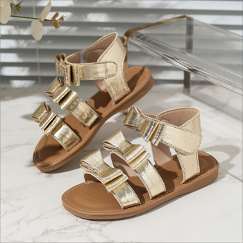 Pārrobežu meiteņu 2025. gada jaunā vasaras ikdienas tendence, vienkāršas, jaukas, lielas bērnu pludmales sandales ārzemju tirdzniecībai