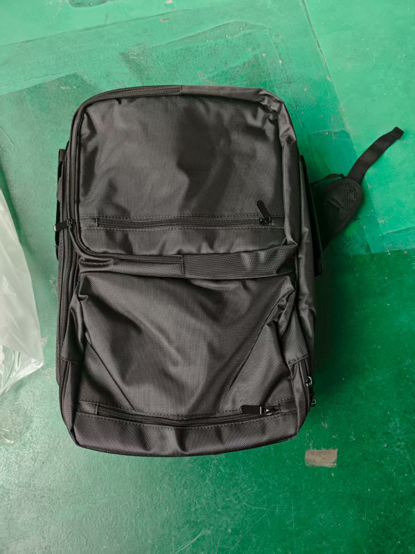 Profesionali kirpėjo kelioninė kuprinė su stumdomu padėklu ir reguliuojamu pertvaru, kosmetikos laikymo kuprine