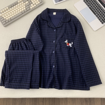 Užsienio prekyba, tarpvalstybinis internetas, įžymybių tiesioginė transliacija, korėjiečių kalba, pavasario ir rudens ilgarankoviai debesuoti medvilniniai animaciniai filmukai, mielos languotos pižamos, namų drabužiai