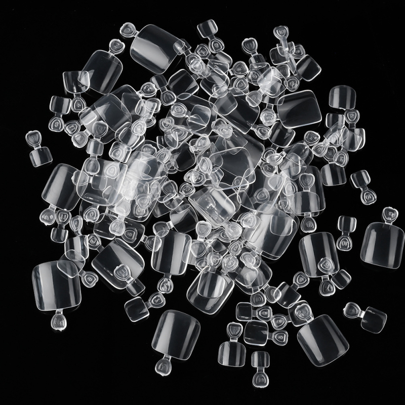 240 permatomų, trumpų, kvadratinių, nešiojamų kojų nagų detalių maišeliuose, paprastų ir nuimamų dirbtinių kojų nagų detalių.