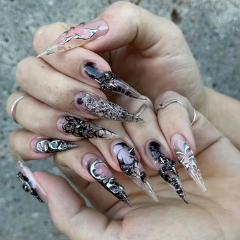 Tarpvalstybiniai, karštai parduodami madingi ilgi nagų smaigaliai, stilingi, balti ir skaidrūs nešiojami nagai, nuimami dirbtiniai nagai, gatavi produktai.