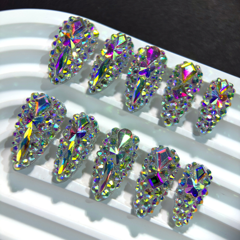 10 vnt. 3 cm trumpų migdolų formos K9AB krištolo stiklo grąžtas, pilnas prabangos, eksportuojamas į Europą ir Jungtines Valstijas, gryni rankomis dėvimi šarvai