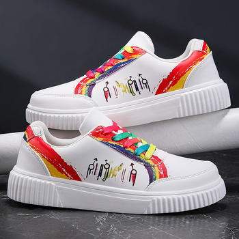 2025. gada Eiropas stacijas modes vīriešu apavi, mīļotāju apavi, krāsaini balti apavi, jauni, moderni, viegli, grezni, dēļu apavi, vasaras ikdienas apavi