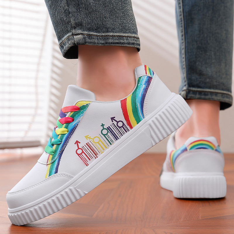 2025. gada Eiropas stacijas modes vīriešu apavi, mīļotāju apavi, krāsaini balti apavi, jauni, moderni, viegli, grezni, dēļu apavi, vasaras ikdienas apavi