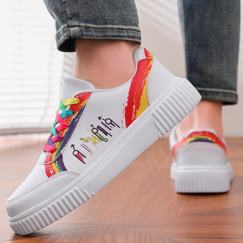 2025. gada Eiropas stacijas modes vīriešu apavi, mīļotāju apavi, krāsaini balti apavi, jauni, moderni, viegli, grezni, dēļu apavi, vasaras ikdienas apavi