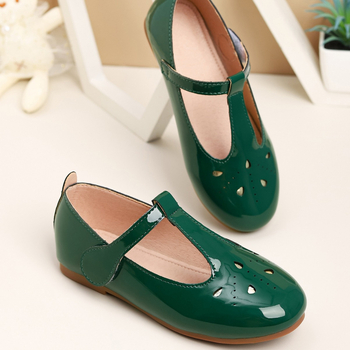 Határokon átnyúló lányok egyszerű stílusú üreges lapos kerek fejű koreai divat tavaszi és nyári új tépőzáras mindennapi lánycipők