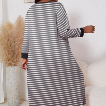 Pārrobežu ārējā tirdzniecība Eiropas un Amerikas plus izmēra sieviešu mājas apģērbs plus izmēra brīvs svītrains apdrukāts garām piedurknēm V veida kakla mājas naktskrekls