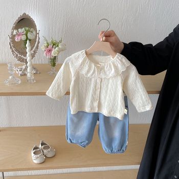 Kūdikių mergaičių minkšti marškinėliai su raukiniais ir nėrinių apykakle, korėjietiško stiliaus, rudens stiliaus, mieli ir stilingi marškinėliai apačioje.