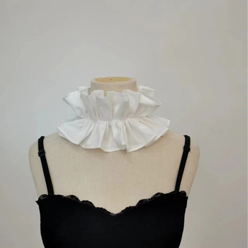 Nauja grynos medvilnės apykaklė su klostuota vintažine Ralph apykakle, netikra apykakle moterims, kortoje fotografuojant scenoje, fotografuojant modeliuojant.