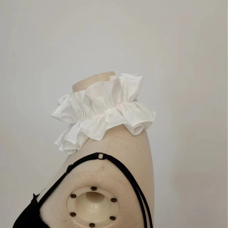 Nauja grynos medvilnės apykaklė su klostuota vintažine Ralph apykakle, netikra apykakle moterims, kortoje fotografuojant scenoje, fotografuojant modeliuojant.