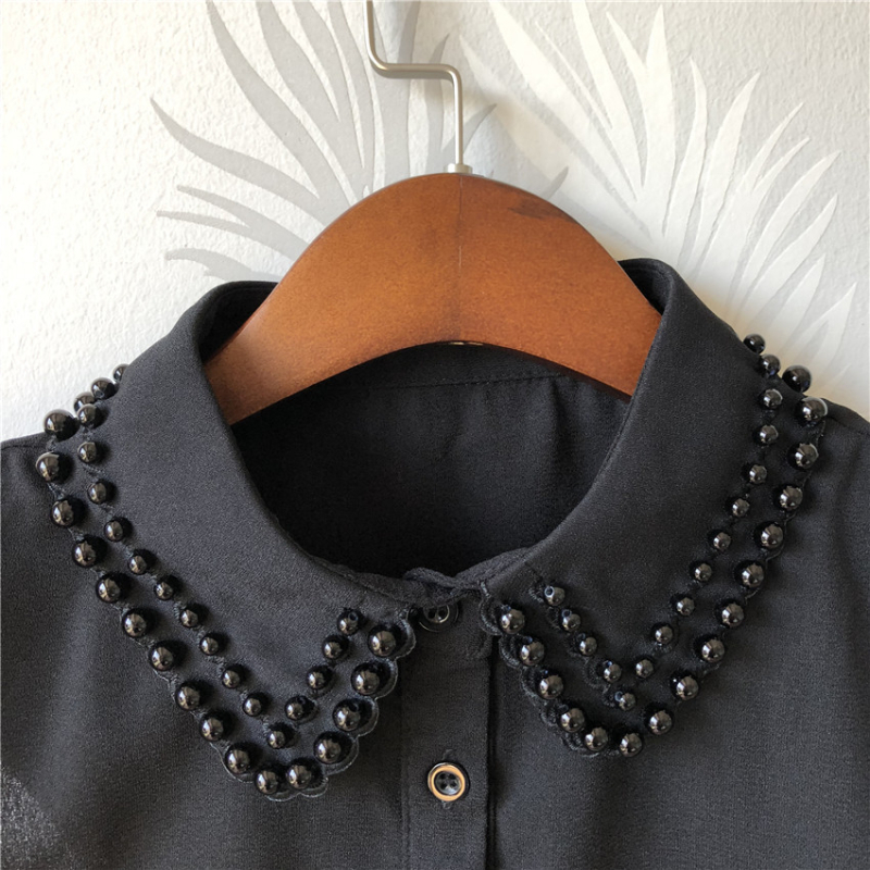 Gamyklos tiekimo gamykla, kuri specializuojasi dirbtinių apykaklių, nagų karoliukų, dirbtinių apykaklių, elegantiškų karoliukų, perlų, dirbtinių apykaklių gamyboje.