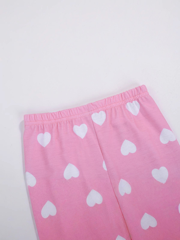 Οι κατασκευαστές ενδυμάτων οικιακής χρήσης στο εξωτερικό, που δραστηριοποιούνται στο εξωτερικό, προμηθεύουν παιδικά κοστούμια με μακρυμάνικη πιτζάμα.