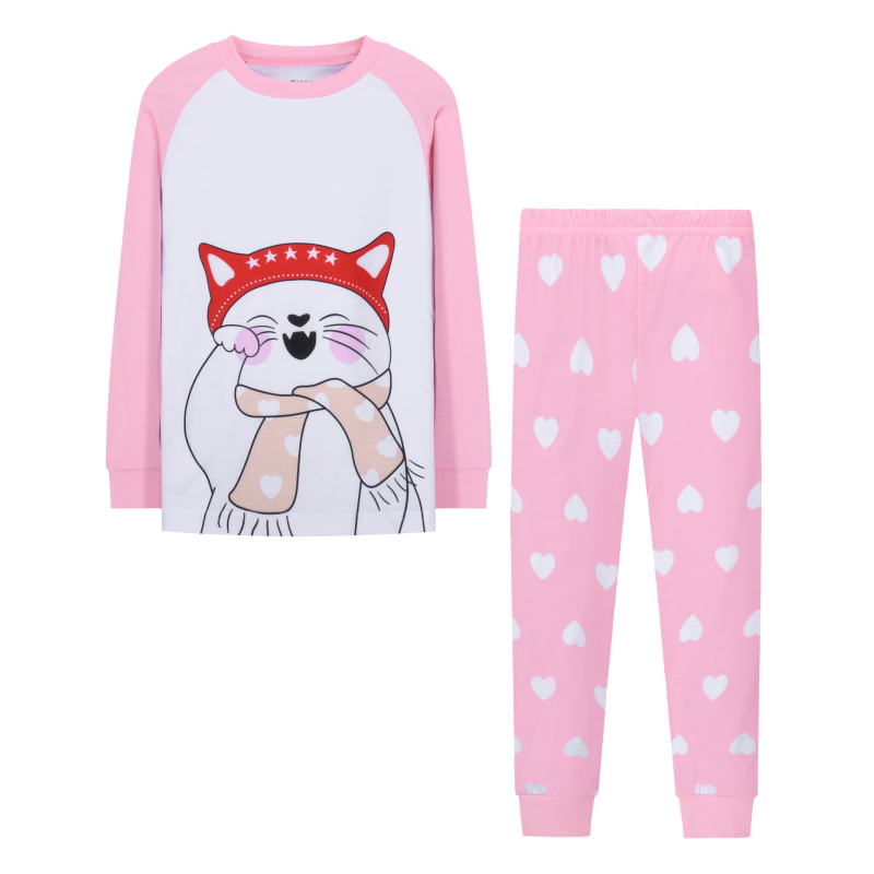 Οι κατασκευαστές ενδυμάτων οικιακής χρήσης στο εξωτερικό, που δραστηριοποιούνται στο εξωτερικό, προμηθεύουν παιδικά κοστούμια με μακρυμάνικη πιτζάμα.