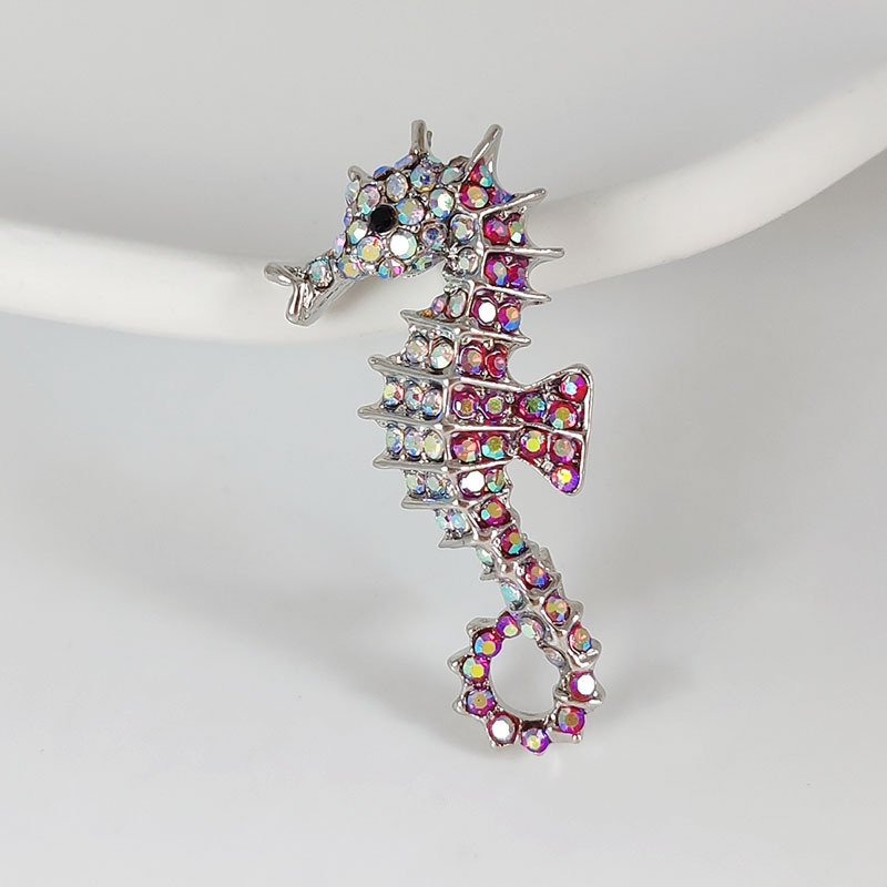 Europoje ir Amerikoje perkamiausia deimantais inkrustuota jūrų arkliuko formos sagė, skirta vyrams ir moterims su kostiumais, daugiafunkciniai drabužių aksesuarai