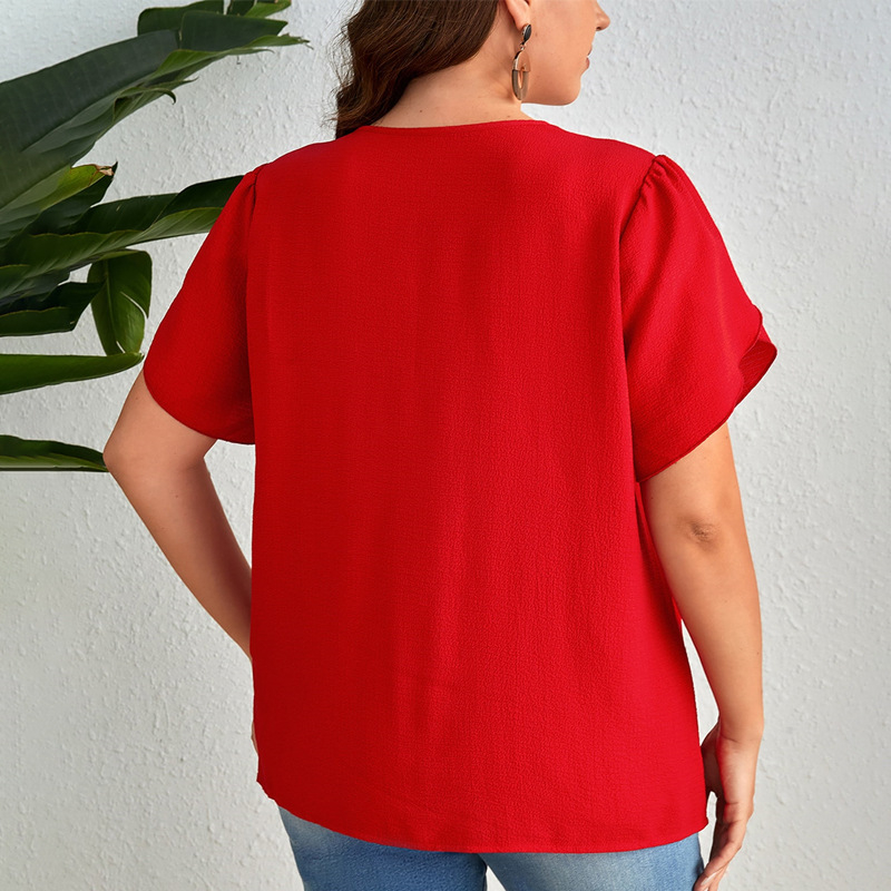 Išskirtinis tarptautinis prekių ženklas, skirtas Europos ir Amerikos moterims, elegantiški V formos iškirptės marškiniai su nėriniuotomis rankovėmis, parduodami „Amazon“ nepriklausomoje stotyje.