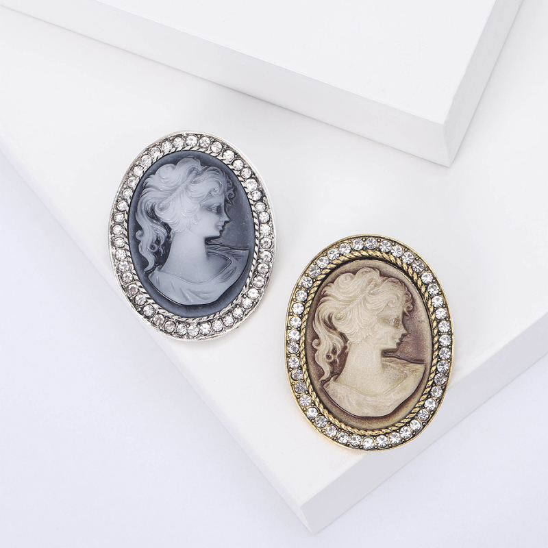 Europietiškos ir amerikietiškos mados kūrybinga nauja retro grožio galvos serijos sagė, lydinio deimantinė karalienės galvos portreto personalizuota sagė