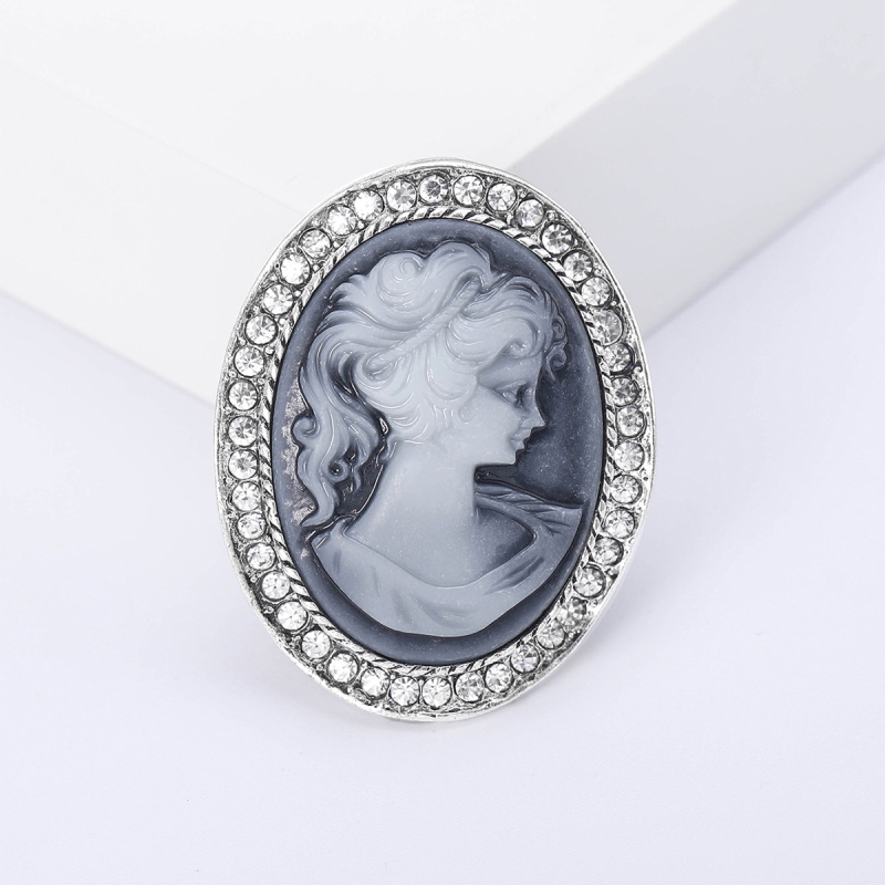 Europietiškos ir amerikietiškos mados kūrybinga nauja retro grožio galvos serijos sagė, lydinio deimantinė karalienės galvos portreto personalizuota sagė